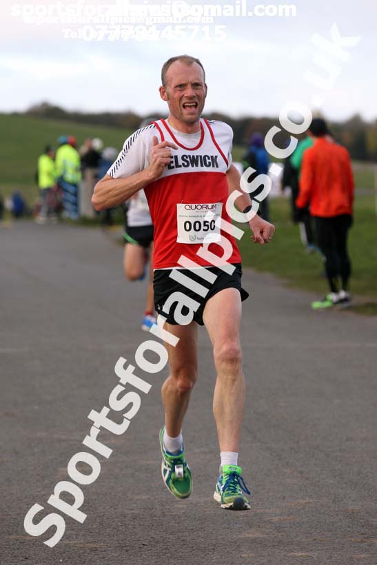 Senior mens and womens Heaton Harriers Memorial 10k Road Race, Newcastle. Photo:  David T. Hewitson/Sports for All Pics
